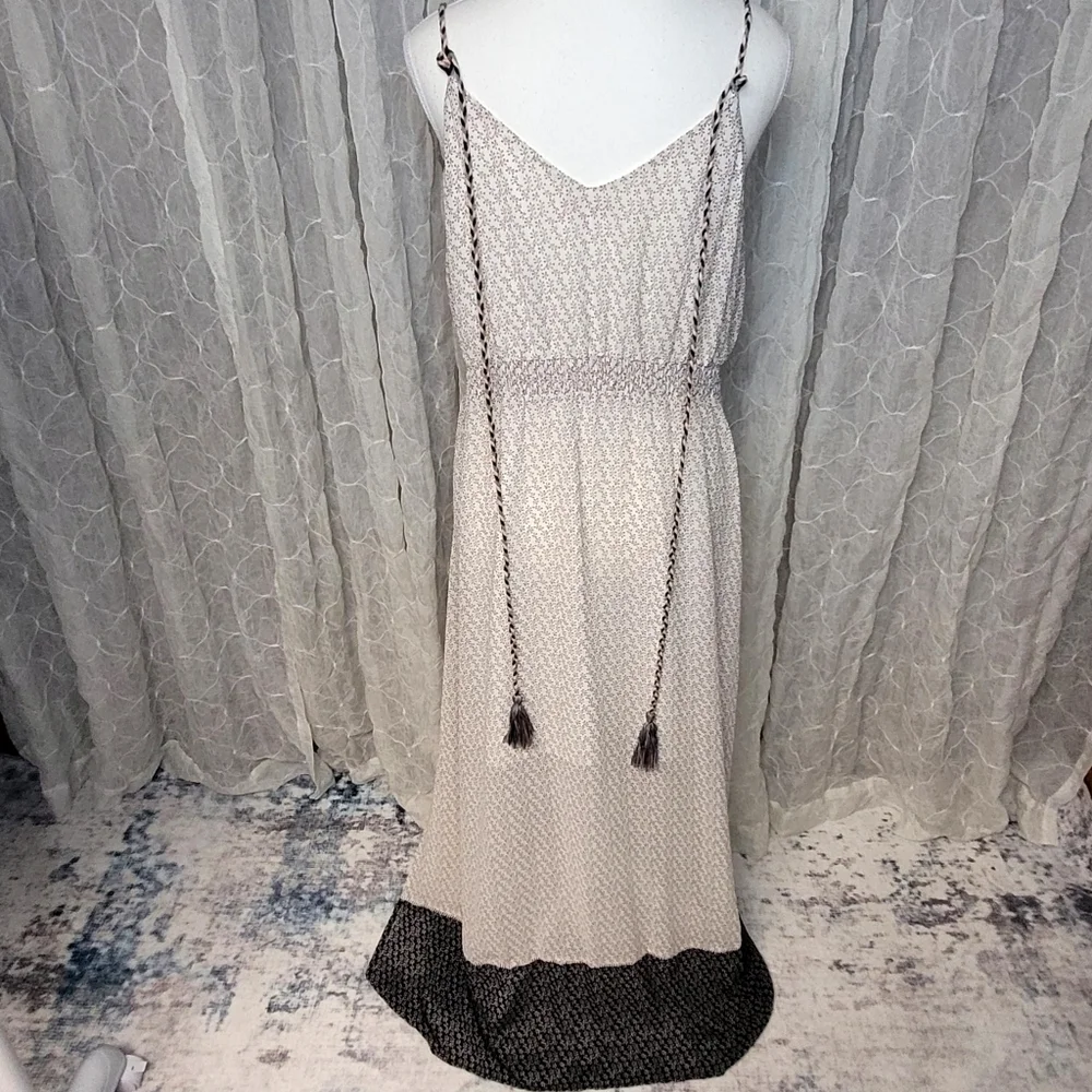 Skies Are Blue Boho V-Neck Embroidered Vine Adjustable Tassels Maxi Dress - Picture 4 of 9